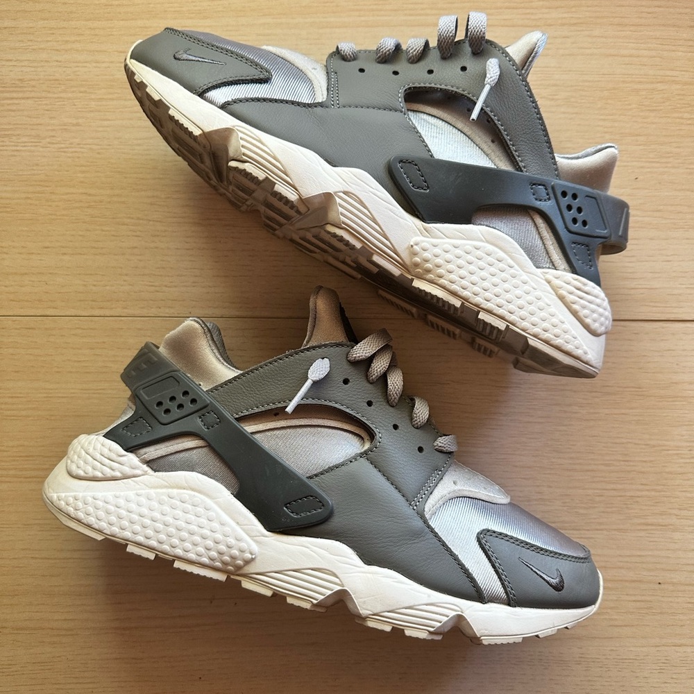 Nike Air Huarache Light Smoke Grey. Mens Size 10.5 Pre-Loved.